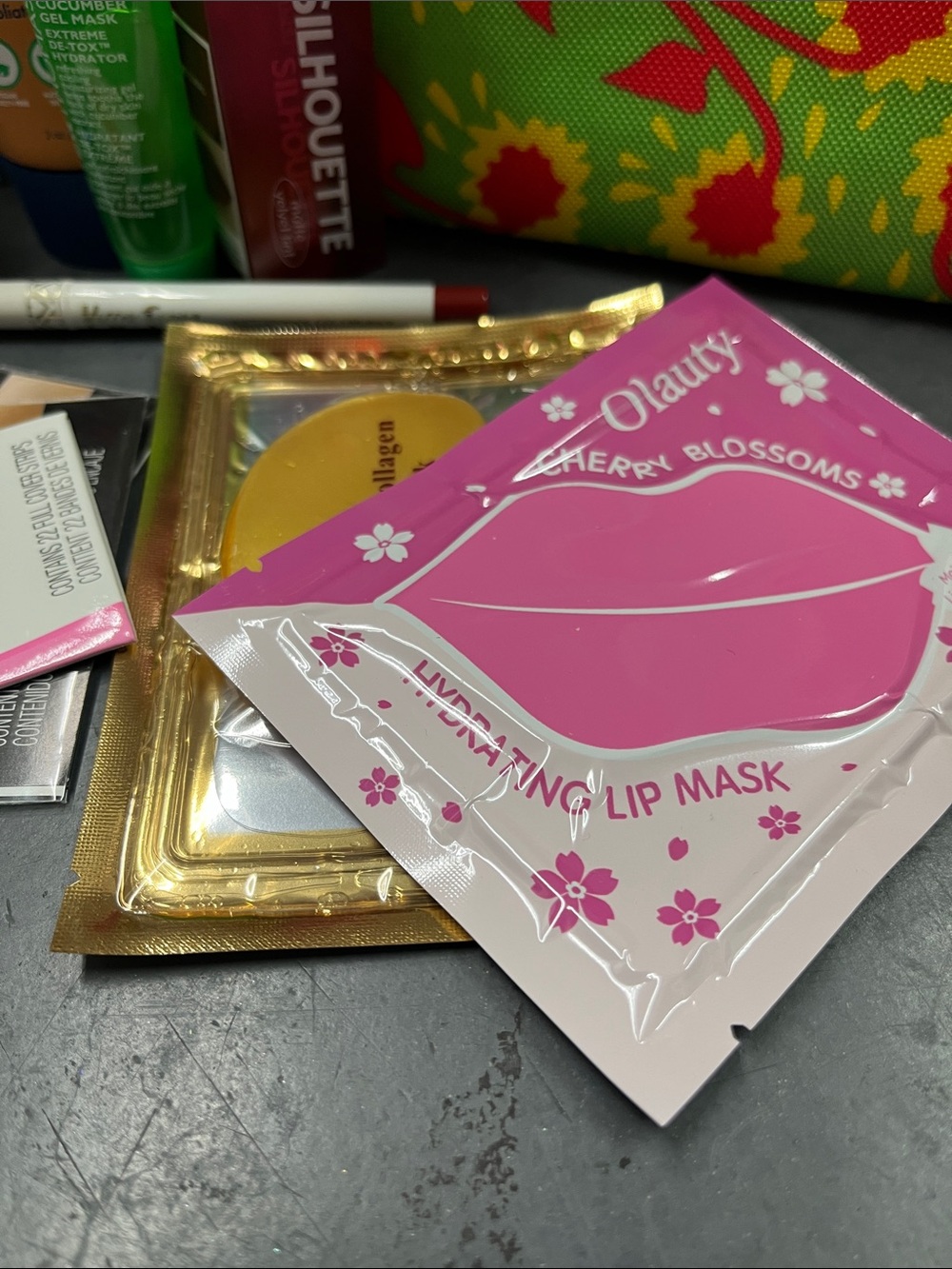 NWOT Clinique Donald Sunflower Cosmetic Pouch -  full of new items nail body lip - Picture 5 of 13